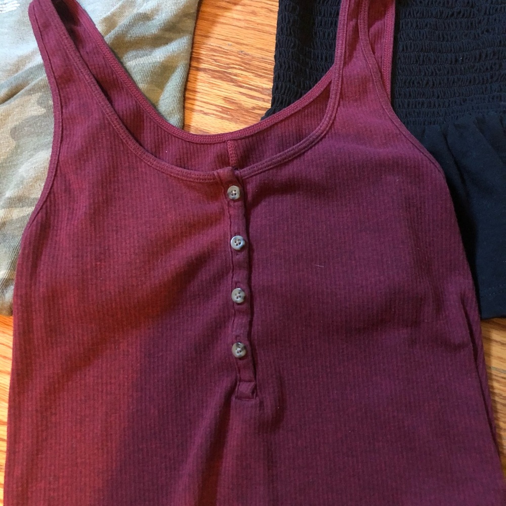 Bundle 3 tops - Picture 2 of 4